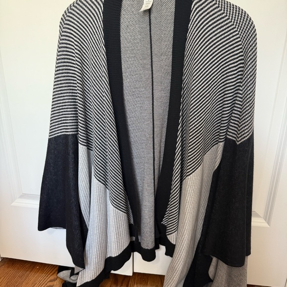 Lululemon Cape type Sweater - Picture 4 of 4